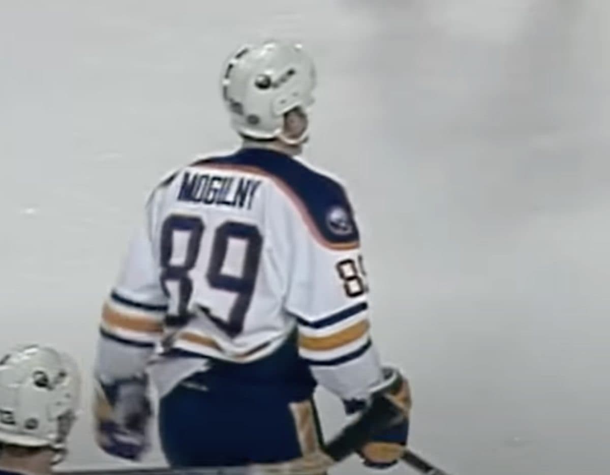 Finally inducting Mogilny, Hockey Hall of Fame rights one of its longest wrongs