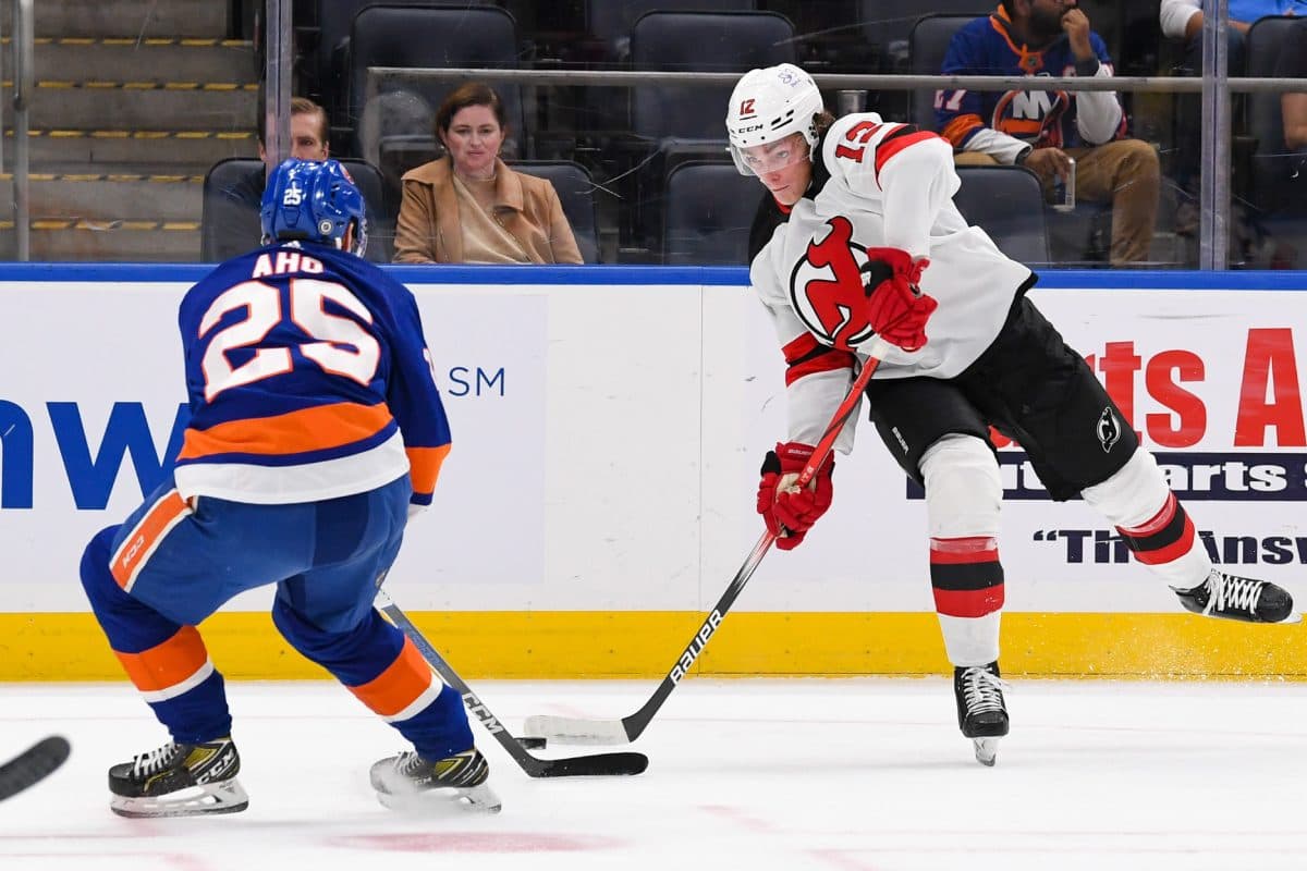 New Jersey Devils trade Tyce Thompson to New York Islanders for Arnaud Durandeau