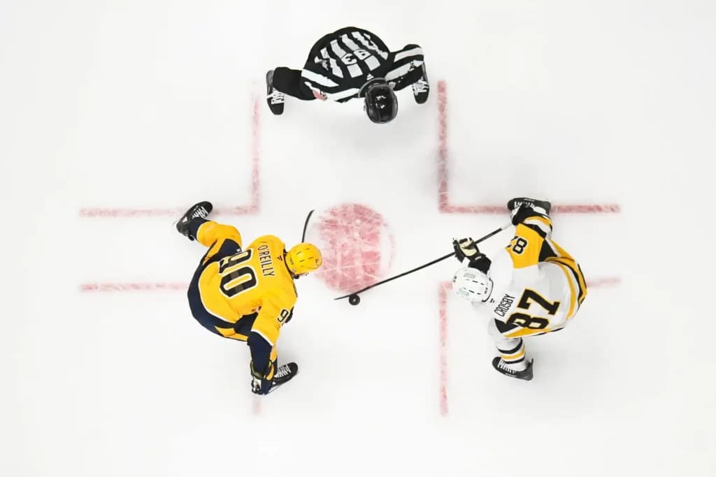 Pittsburgh Penguins center Sidney Crosby (87) and Nashville Predators center Ryan O'Reilly (90) face off