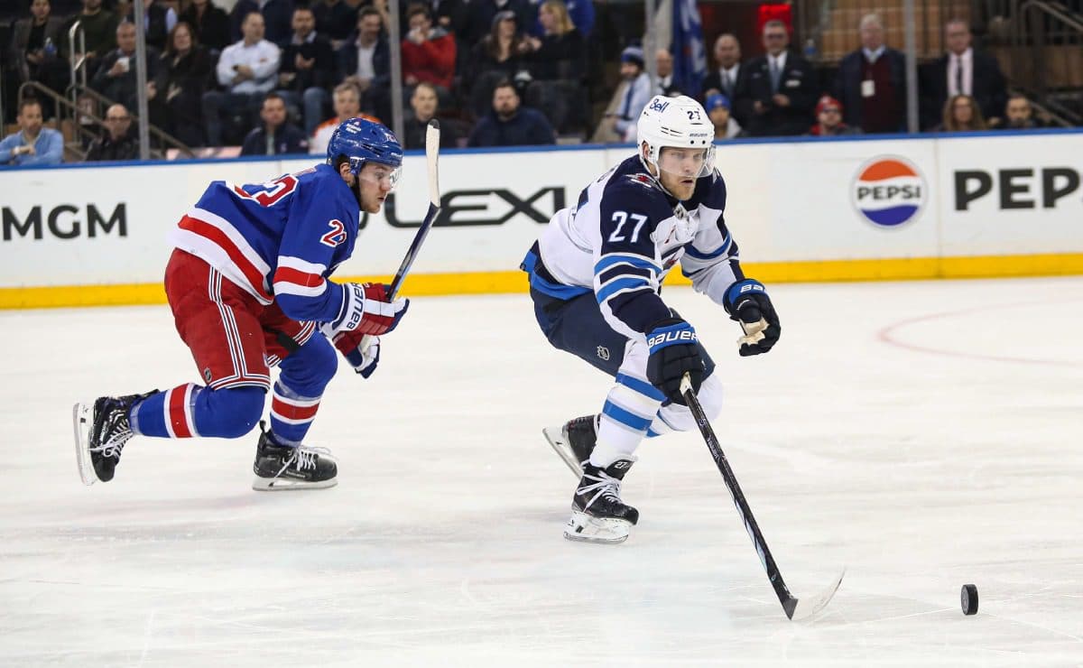 Which NHL teams look like early Stanley Cup favorites?