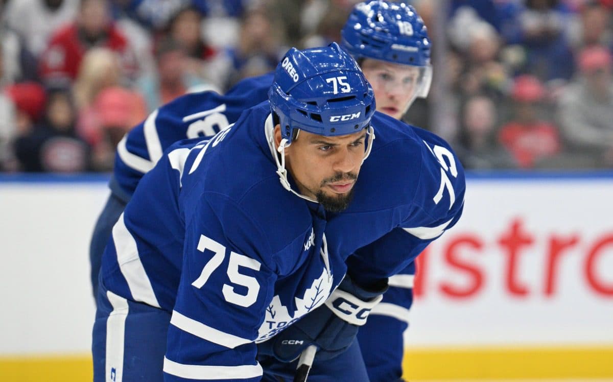Sharks acquire Ryan Reaves from Maple Leafs for Henry Thrun