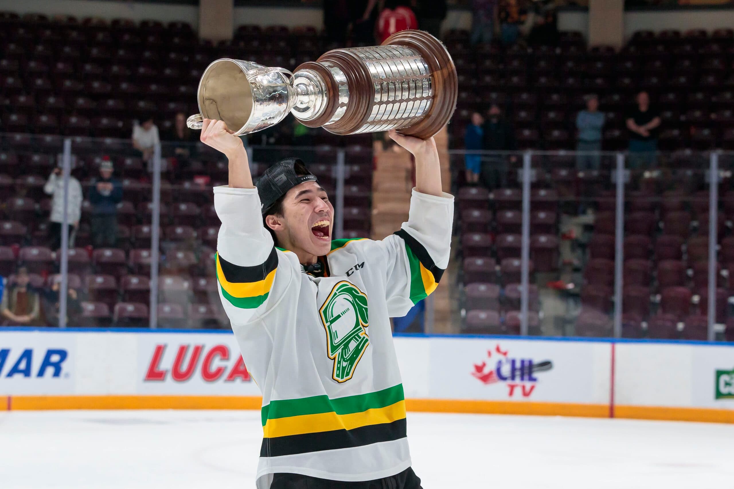 Oilers sign William Nicholl to entry-level contract