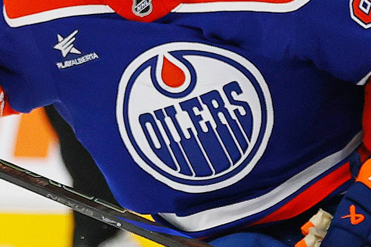 Oilers sign David Tomasek to one-year, $1.2 million contract