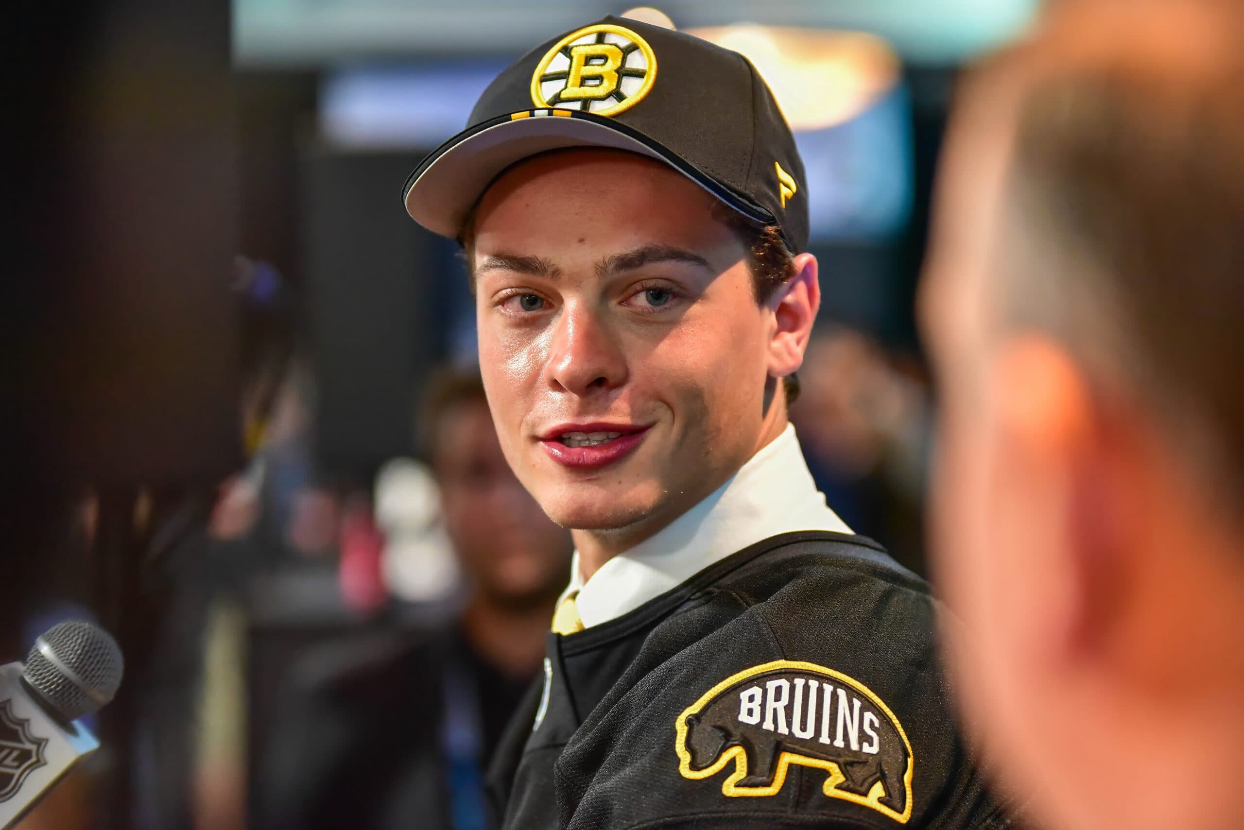 Bruins sign top prospect James Hagens to entry-level contract