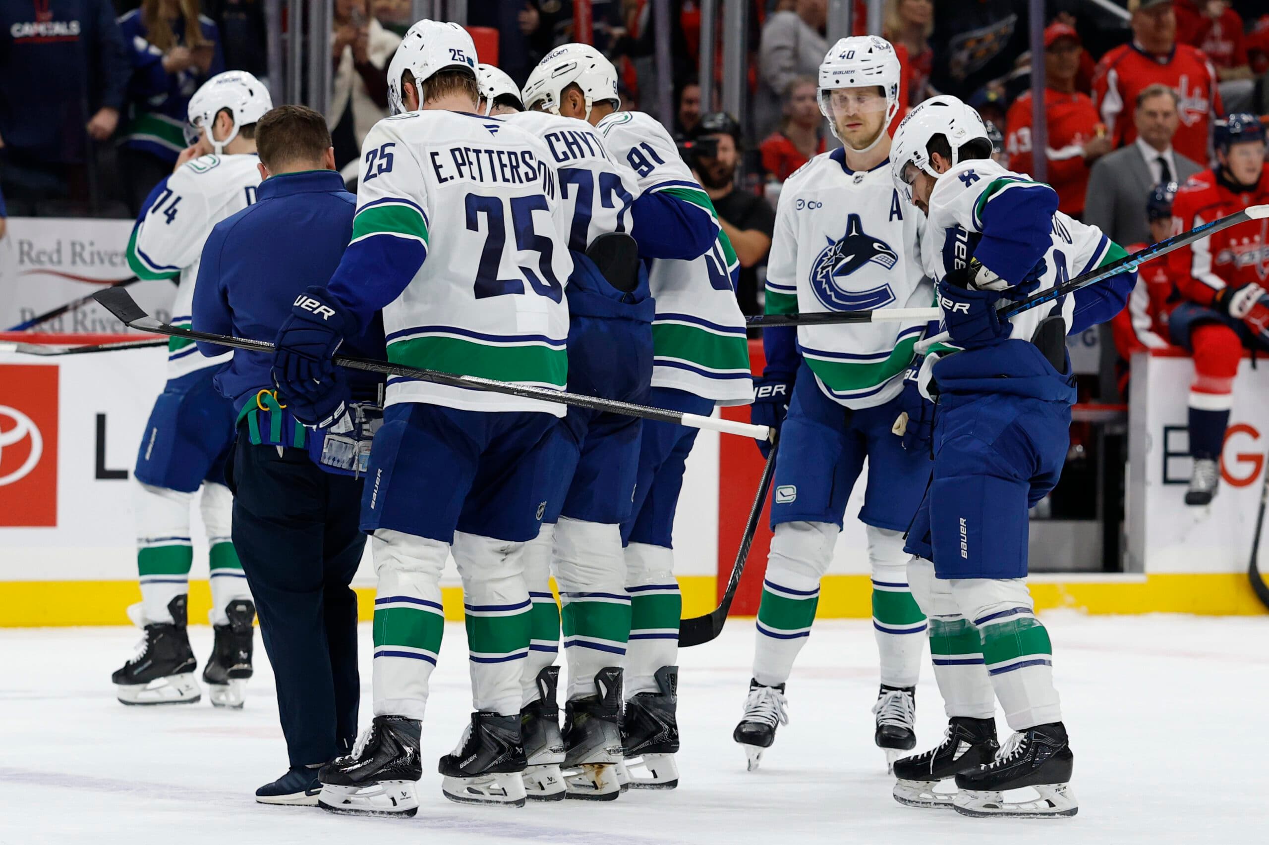 Vancouver Canucks forwards Filip Chytil and Jonathan Lekkerimäki left Sunday's game with injury.