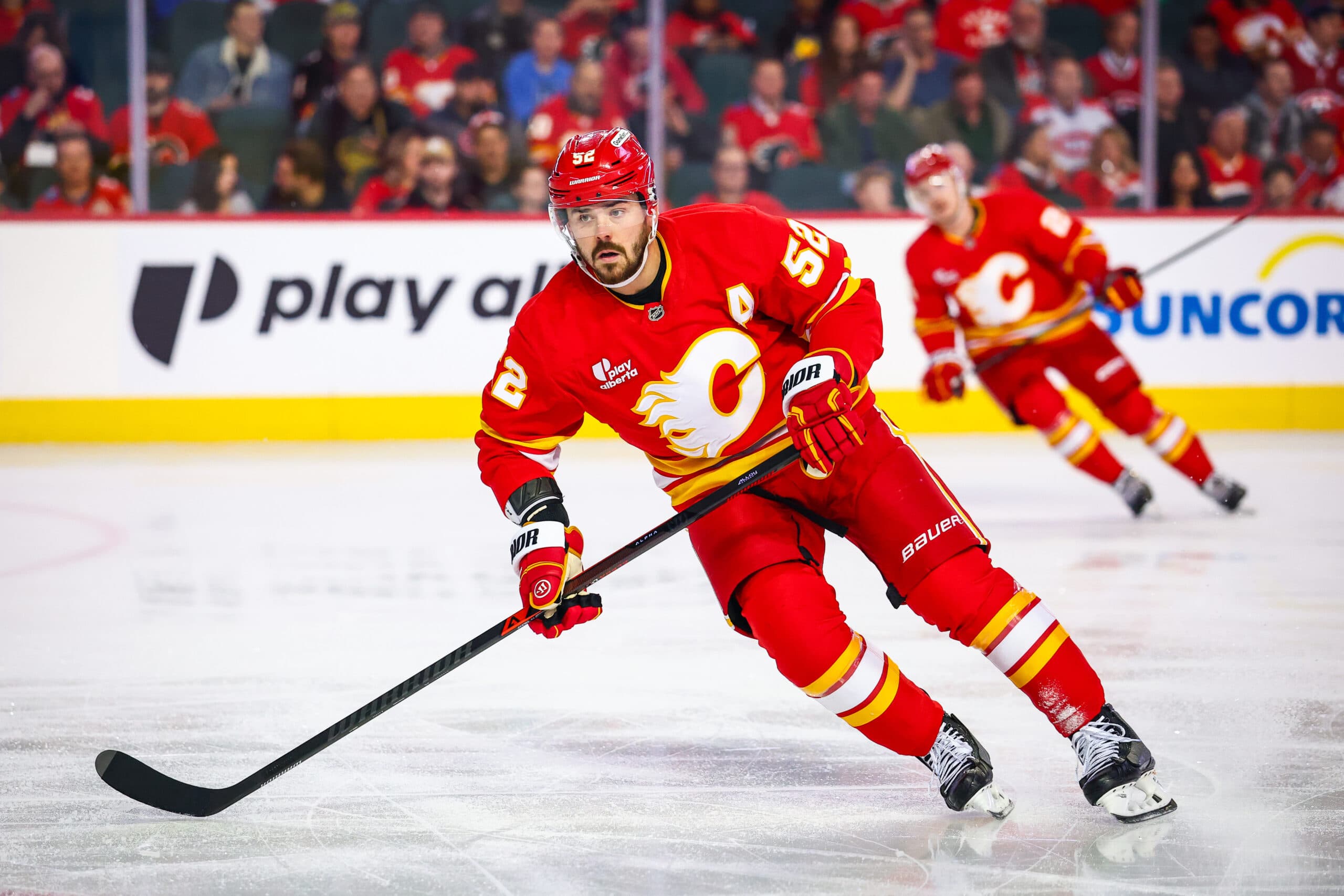 Mammoth acquire MacKenzie Weegar from Flames