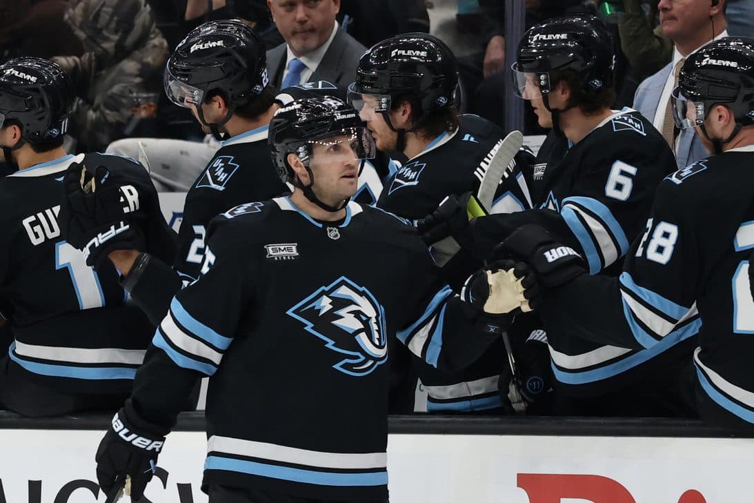 Mammoth’s Alex Kerfoot out week-to-week with upper-body injury