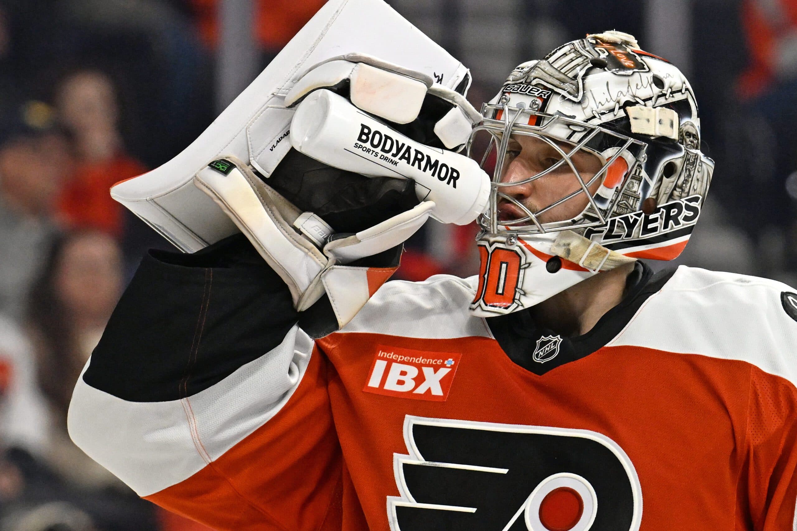 Flyers’ Dan Vladar leaves game against Sabres with injury