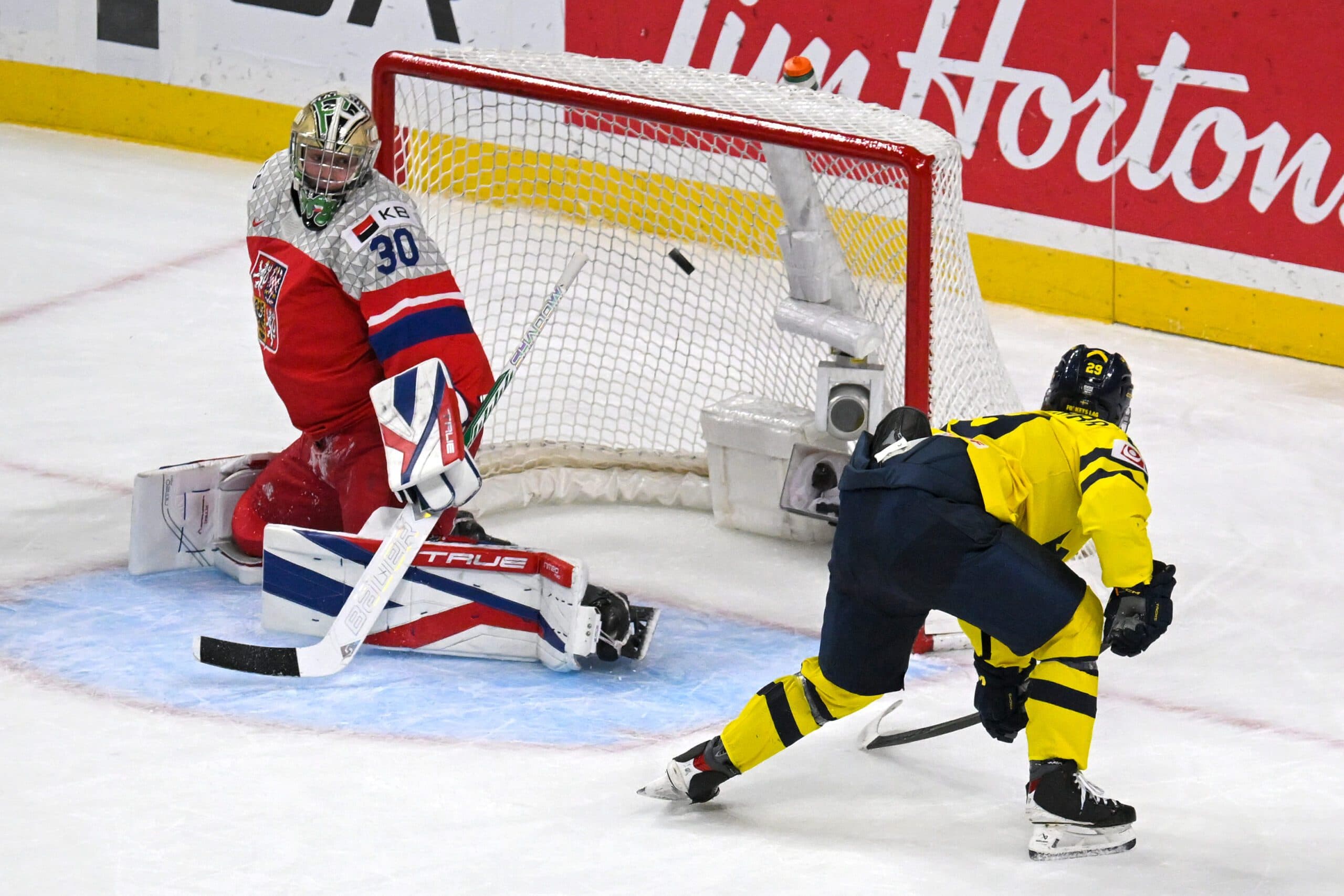 Sweden breaks gold medal drought, beats Czechia to win 2026 World Juniors