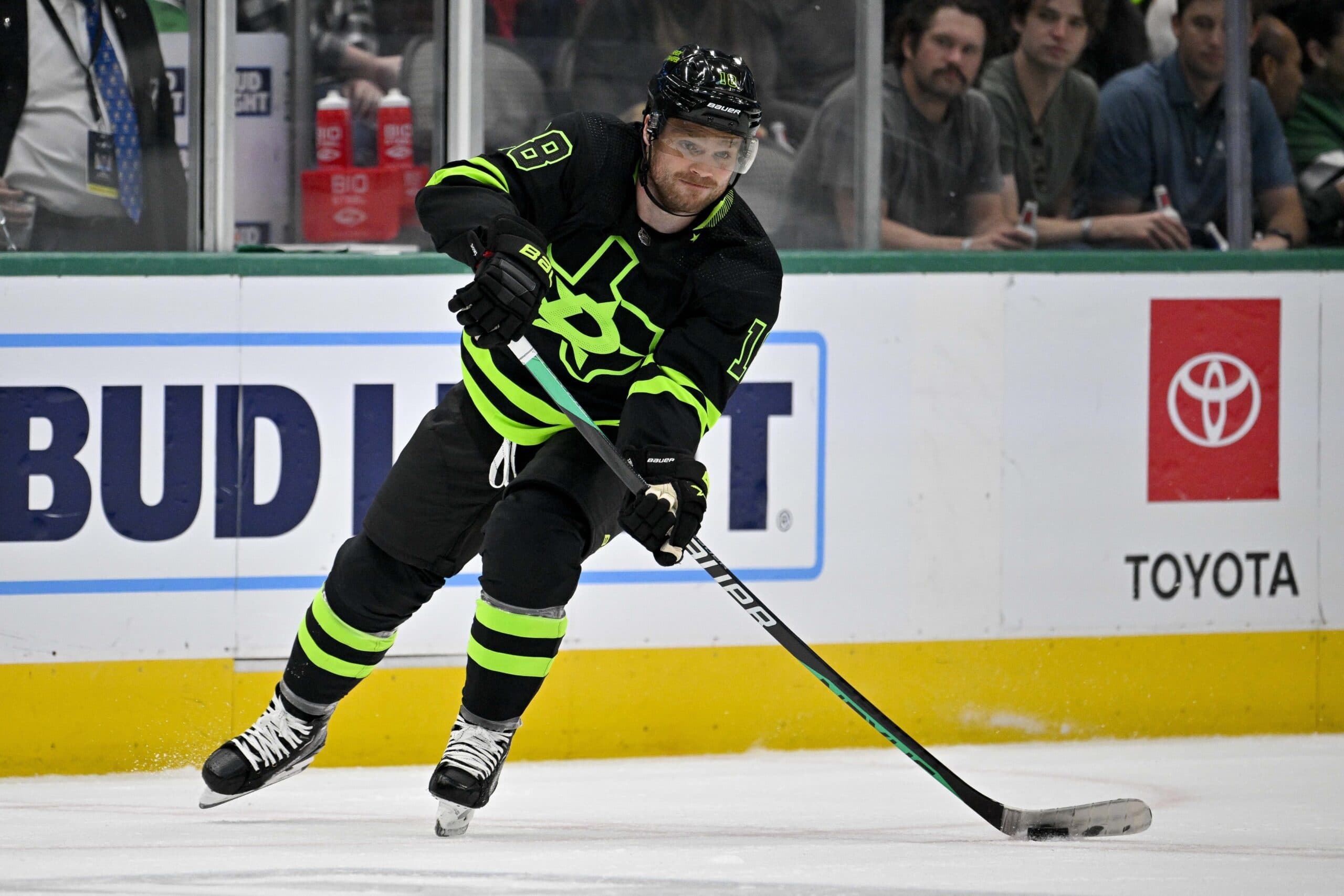 Toronto Maple Leafs sign Max Domi to one-year, $3 million deal