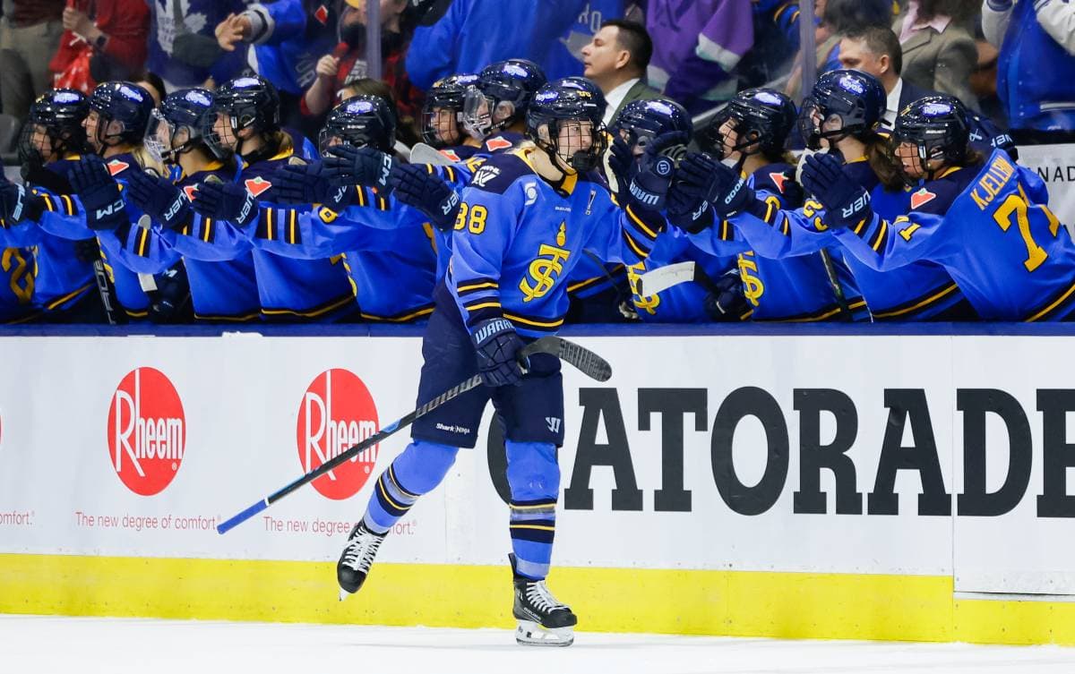 Gosling scores twice, Sceptres beat Frost 3-2 in Game 1