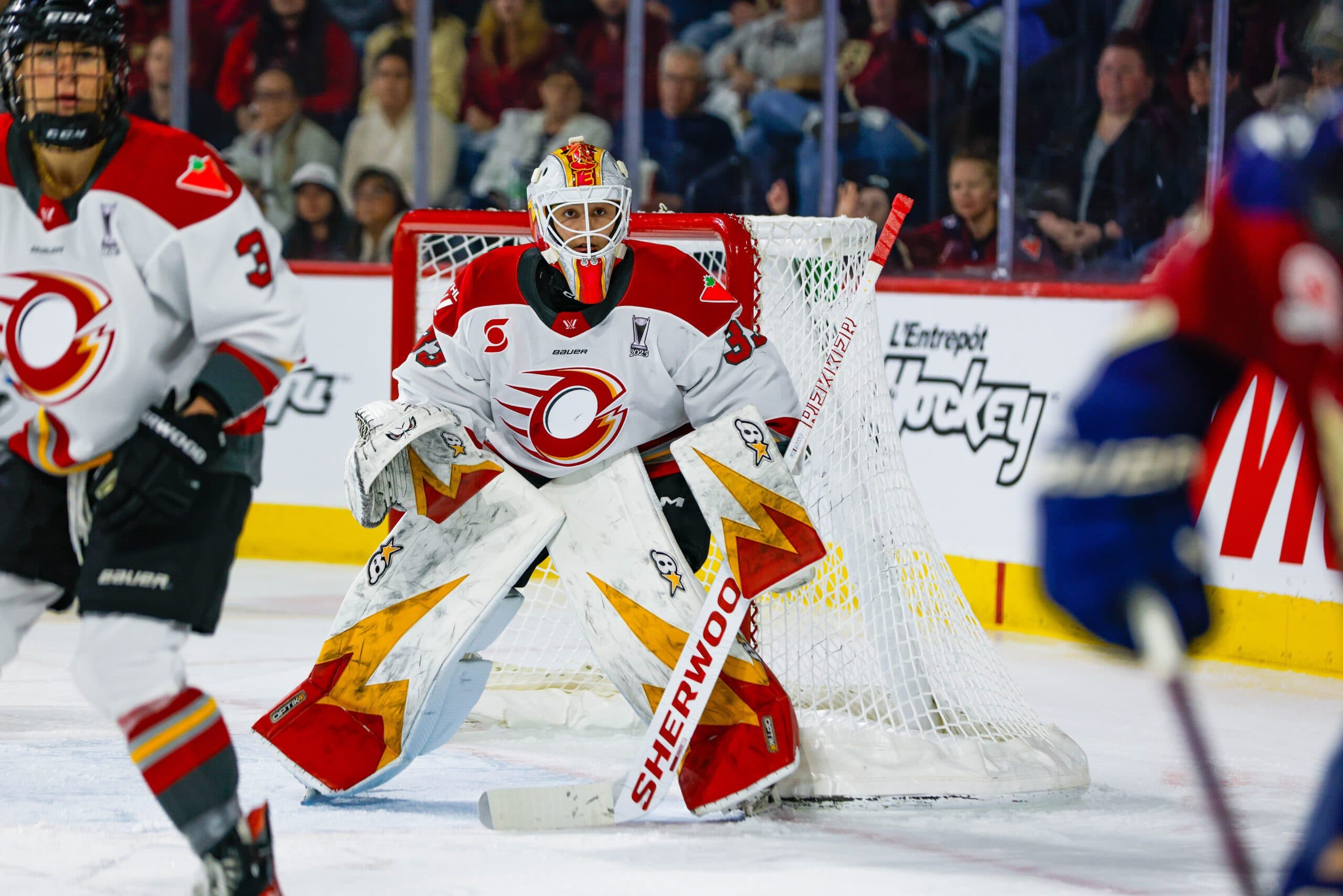 Gwyneth Philips posts shutout, Charge pushes Victoire to brink of elimination