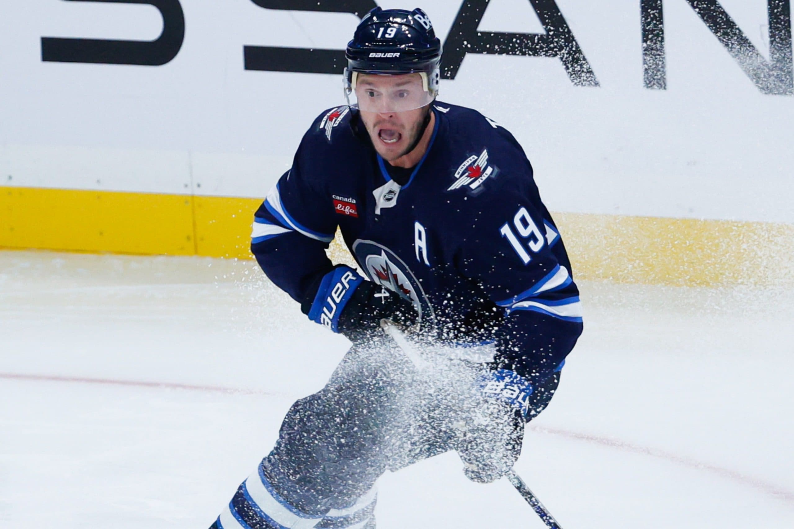 Jets’ Jonathan Toews out day-to-day after ‘tweaking something’