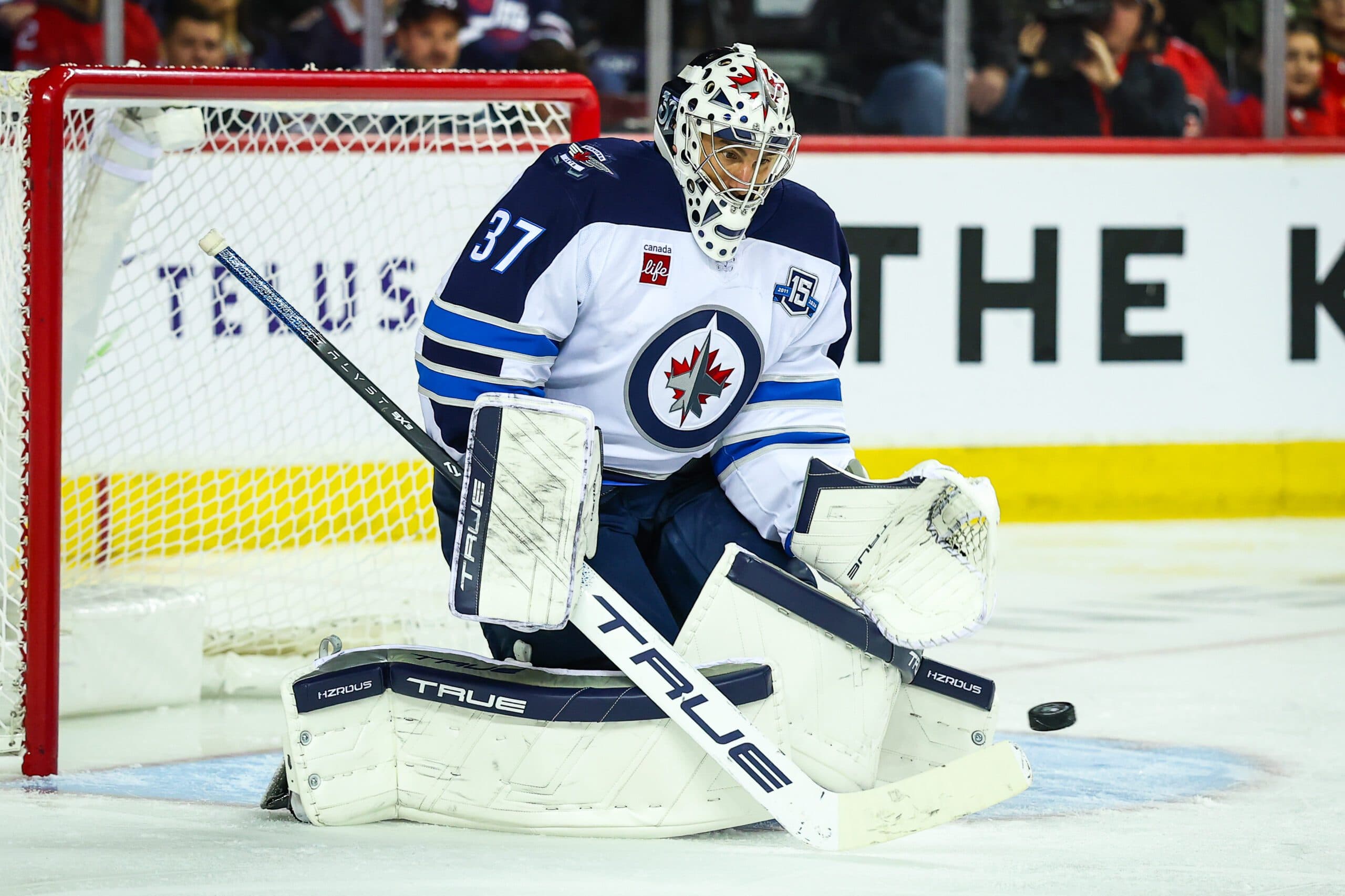 Report: Jets’ Connor Hellebuyck to miss four to six weeks for arthroscopic knee surgery