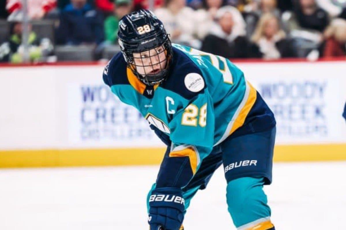 Sirens sign Micah Zandee-Hart to one-year extension