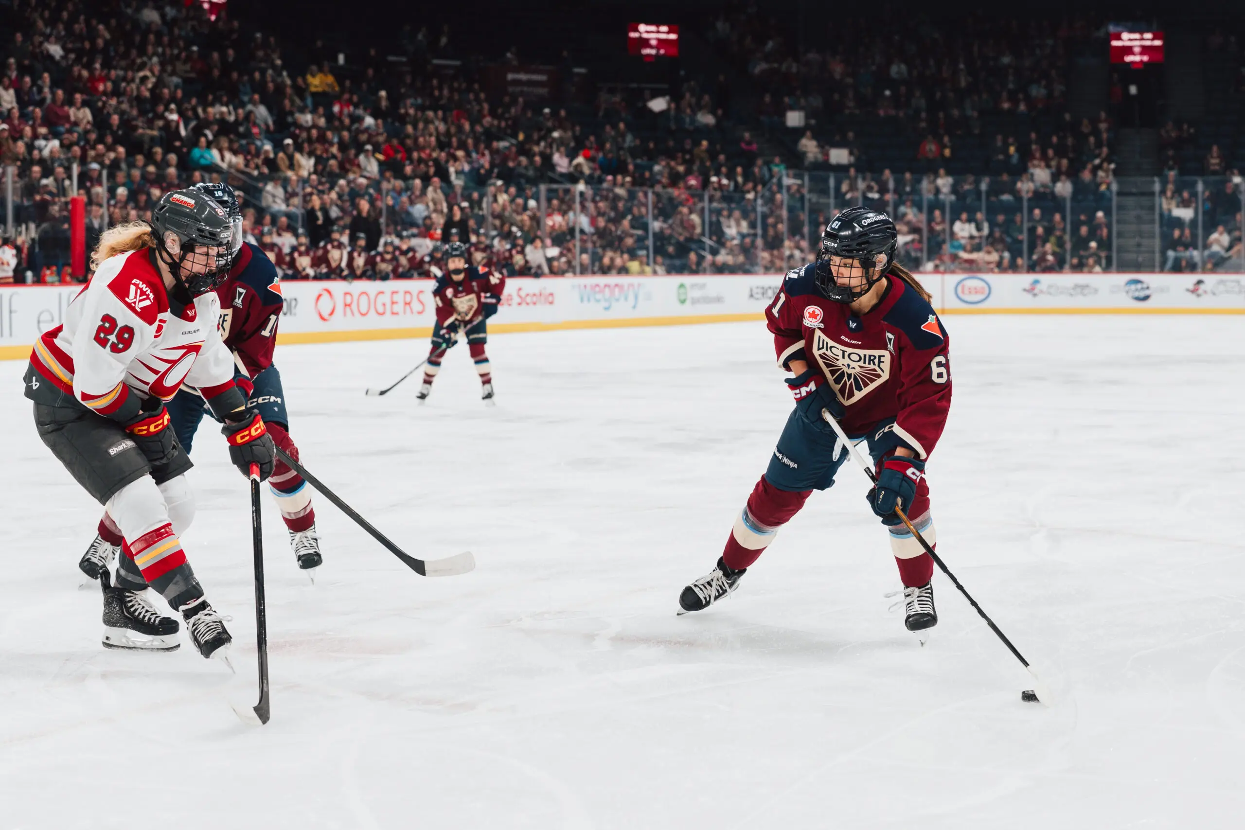 Victoire rally late, beat Charge in overtime in Game 1